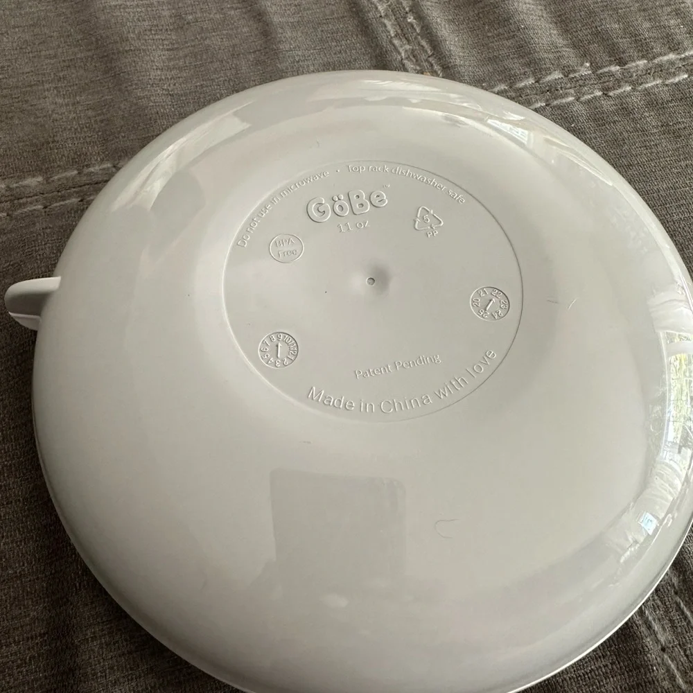 GoBe | Button Rotating Snack Container - Picture 3 of 4